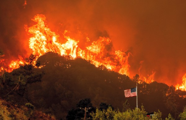 ABD'de yangın hala söndürülemedi! Yılın en büyük yangını! Olağanüstü hal ilan edildi!
